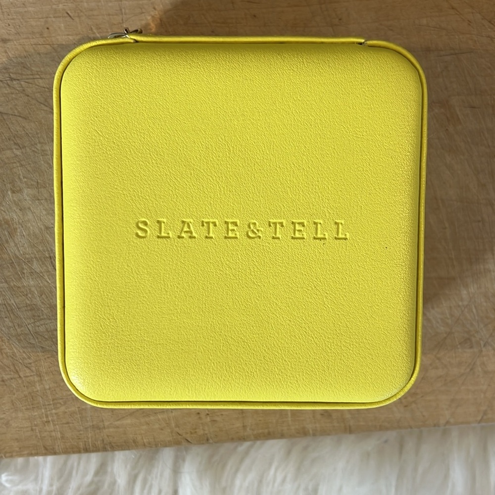 Slate & Tell Finesse Zippered Travel Jewelry Box
